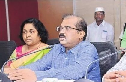 సర్టిఫికెట్లు ఇవ్వకుంటే కఠిన చర్యలు
