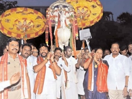 నేత్రపర్వం.. నగరోత్సవం