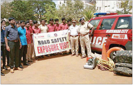 ట్రాఫిక్ రూల్స్ పై విద్యార్థులకు అవగాహన
