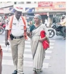 విధులు నిర్వర్తిస్తూ .. సేవలందిస్తూ ..