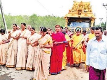 భక్తుల చెంతకే కనకదుర్గమ్మ