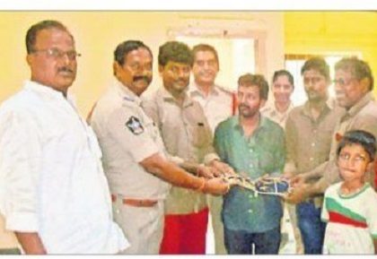 ఆటో డ్రైవర్ నిజాయతీ