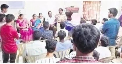 ఈవ్ టీజింగ్‌కు పాల్పడి భవిష్యత్‌ను నాశనం చేసుకోవద్దు