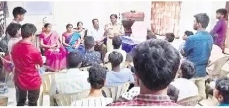ఈవ్ టీజింగ్‌కు పాల్పడి భవిష్యత్‌ను నాశనం చేసుకోవద్దు