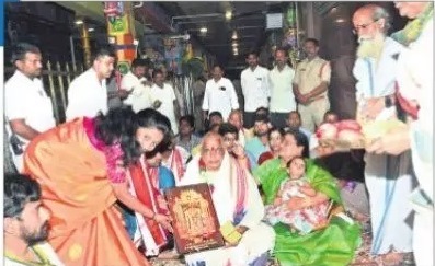 దుర్గమ్మను దర్శించుకున్న స్పీకర్ తమ్మినేని