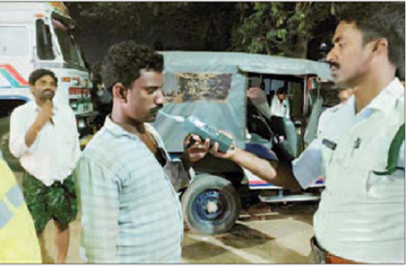 డ్రంకన్ డ్రైవ్ తనిఖీల్లో మందుబాబులకు జరిమానా