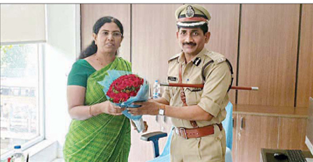 ఫైర్ డీజీగా అనూరాధ బాధ్యతల స్వీకరణ
