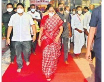 దుర్గమ్మను దర్శించుకున్న మంత్రులు