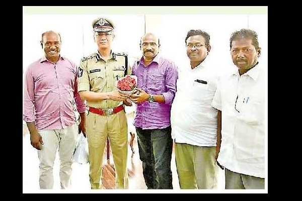 డీజీపీ గౌతమ్ సవాంగ్ కు స్వాగతం