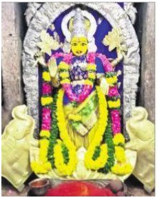 సందడిగా శ్రావణ శుక్రవారం
