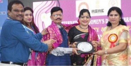 సహనానికి ప్రతిరూపం మహిళ
