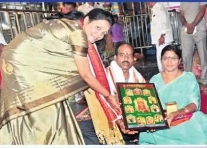 దుర్గమ్మను దర్శించుకున్న ప్రముఖులు