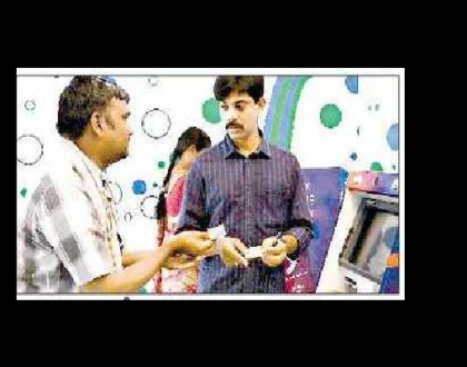 పోలీసులే కళాకారులుగా...