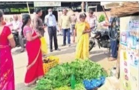 శానిటరీ ఇన్ స్పెక్టర్ కు షోకాజ్ నోటీసు జారీ