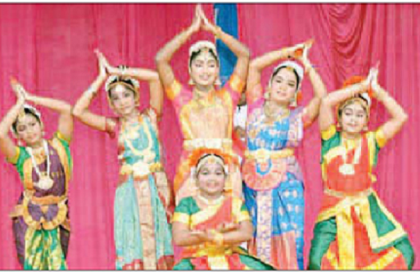 అలరించిన సాంస్కృతిక ప్రదర్శనలు