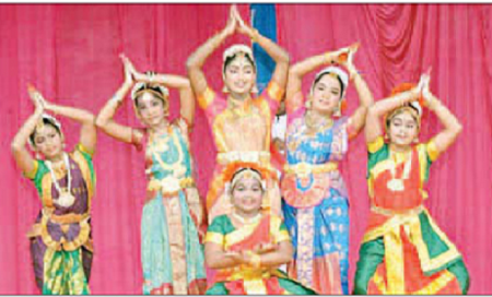 అలరించిన సాంస్కృతిక ప్రదర్శనలు