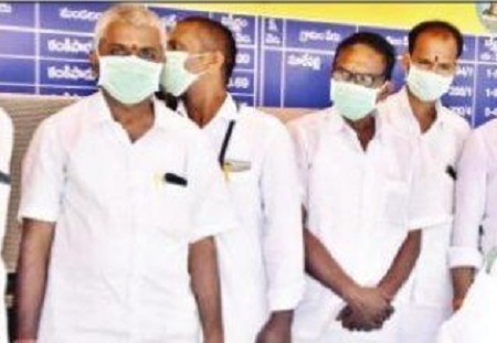 దుర్గమ్మ దర్శనాన్ని వృద్ధులు వాయిదా వేసుకోవాలి