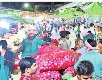 జనం లేక వెలవెల