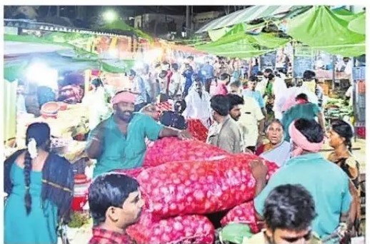 జనం లేక వెలవెల