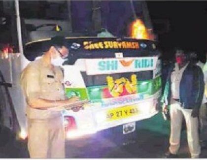 ట్యాక్స్ చెల్లించని బస్సులు సీజ్