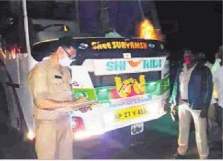 ట్యాక్స్ చెల్లించని బస్సులు సీజ్