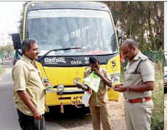స్కూల్ బస్ ల తనిఖీలు