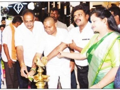ఆధునిక సెలూన్ల ఆవశ్యకత పెరిగింది