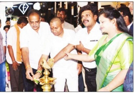 ఆధునిక సెలూన్ల ఆవశ్యకత పెరిగింది