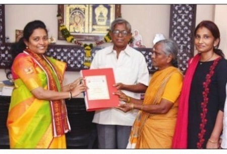 దుర్గమ్మ నిత్యాన్నాదానానికి రూ.1,00,116 విరాళం