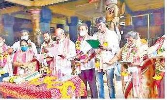 మౌలిక వసతుల ఏర్పాటుకు ప్రాధాన్యం