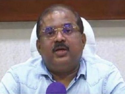 దూరంగా ఉండమని కోవిడ్ నీకు చెపుతోంది