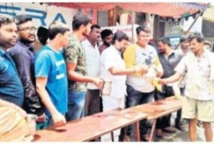 పాతబస్తీలో మజ్జిగ, సుగంధి వాటర్ పంపిణీ