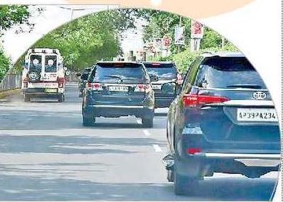 అంబులెన్స్ కు దారిచ్చి ...
