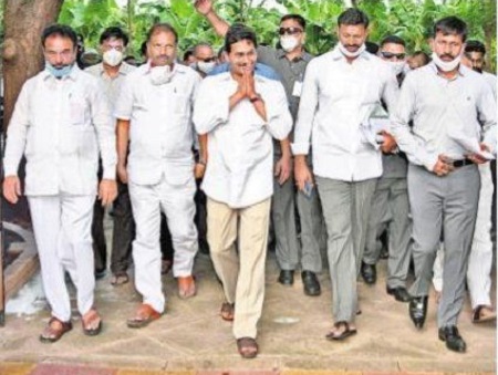 30 లక్షల మంది అక్క చెల్లెమ్మలకు ఆస్తి రూ.20,000 కోట్లు