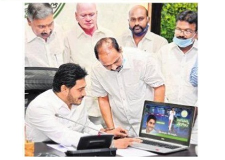 అర్హులందరికీ సంక్షేమ ఫలాలు