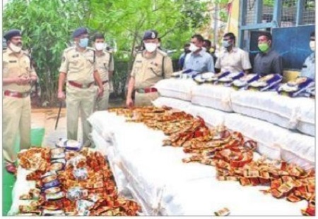 భారీగా గుట్కాలు స్వాధీనం