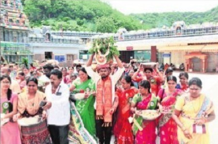 అమ్మ సన్నిధి.. భక్తుల పెన్నిధి