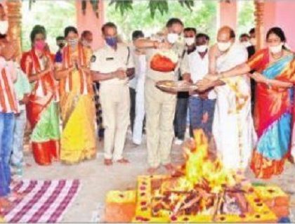 వన్ టౌన్ పీఎస్ లో వైభవంగా చండీహోమం