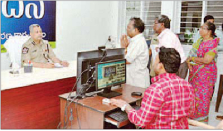 పిటిషన్లు వారంలోగా పరిష్కరించండి