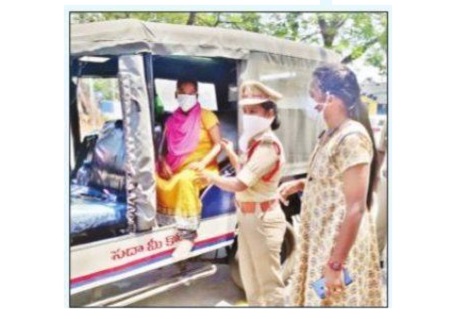 అన్నలా అండగా నిలుస్తున్న పోలీస్