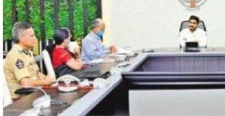 క్వారంటైన్ కేంద్రాలపై నిరంతర పరిశీలన