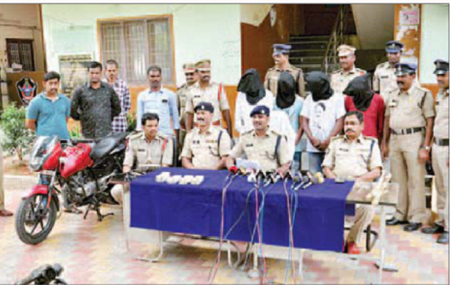 దోపిడీ కేసును ఛేదించిన సీసీఎస్