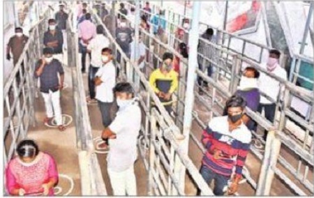 దుర్గమ్మ దర్శనానికి రెండు గంటలు