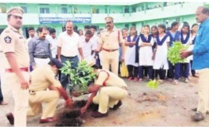 పర్యావరణ పరిరక్షణకు సైనికుల్లా కదలాలి