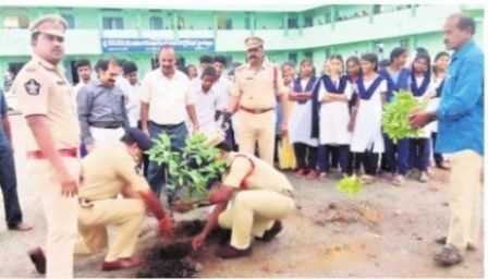 పర్యావరణ పరిరక్షణకు సైనికుల్లా కదలాలి