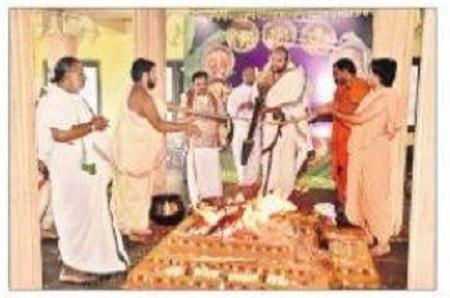 దుర్గమ్మ సన్నిధిలో ప్రత్యేక హోమాలు