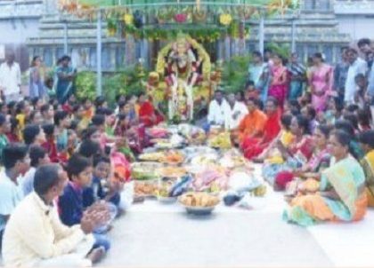 భక్తజనులతో పోటెత్తిన ఇంద్రకీలాద్రి
