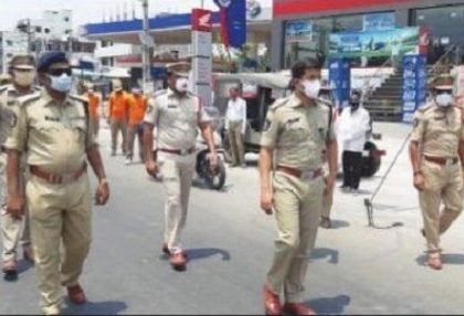 రెడ్ జోన్ ప్రాంతాల్లో పోలీసు మార్చ్ ఫాస్ట్