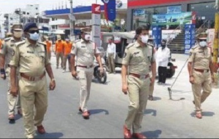 రెడ్ జోన్ ప్రాంతాల్లో పోలీసు మార్చ్ ఫాస్ట్