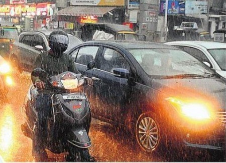 నగరాన.. జడివాన